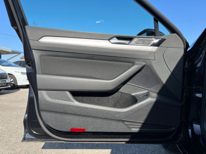 Abbildung Fahrzeugdetailansicht Volkswagen Passat Variant - Nr. 30