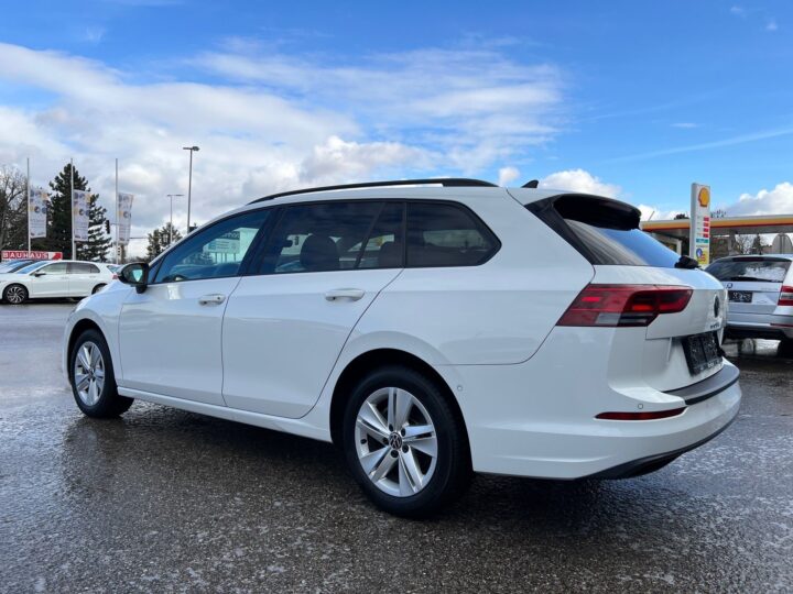 Abbildung Fahrzeugdetailansicht Volkswagen Golf Variant - Nr. 4