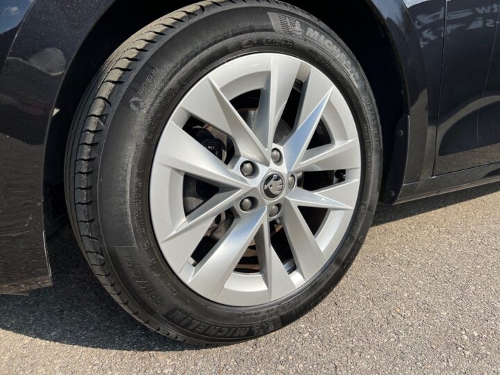 Abbildung Fahrzeugdetailansicht Skoda Octavia - Nr. 36