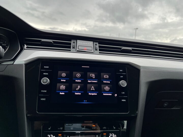 Abbildung Fahrzeugdetailansicht Volkswagen Passat Variant - Nr. 18