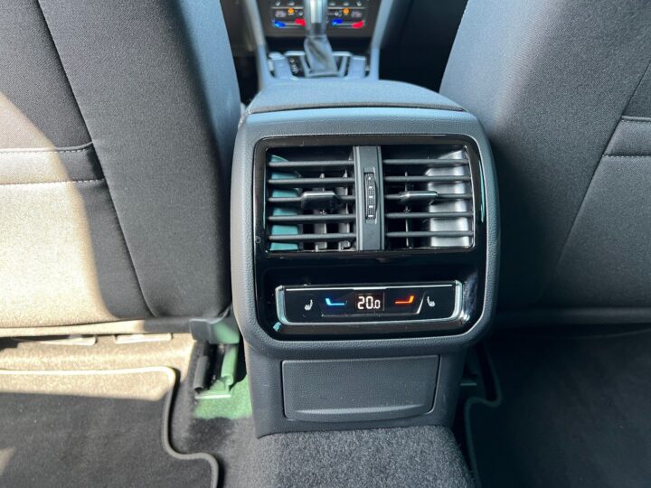 Abbildung Fahrzeugdetailansicht Volkswagen Passat Variant - Nr. 32