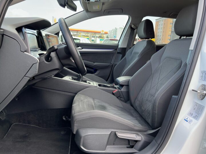 Abbildung Fahrzeugdetailansicht Volkswagen Golf Variant - Nr. 11