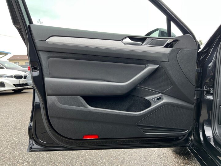 Abbildung Fahrzeugdetailansicht Volkswagen Passat Variant - Nr. 29