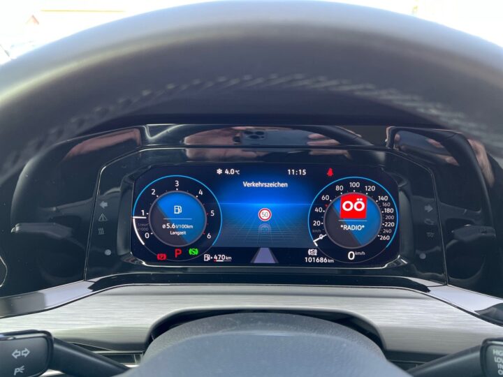 Abbildung Fahrzeugdetailansicht Volkswagen Golf Variant - Nr. 16