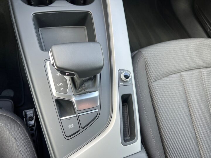 Abbildung Fahrzeugdetailansicht Audi A4 - Nr. 25