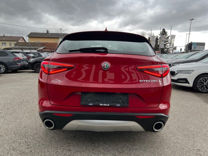 Abbildung Fahrzeugdetailansicht Alfa Romeo Stelvio - Nr. 3