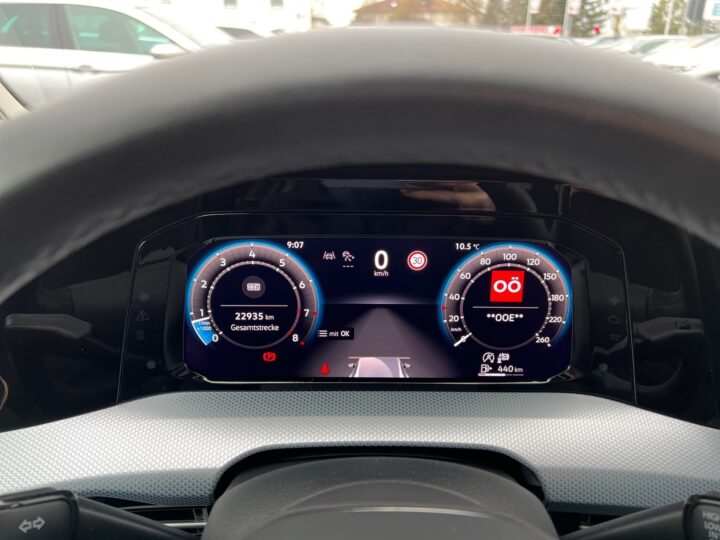 Abbildung Fahrzeugdetailansicht Volkswagen Golf - Nr. 17