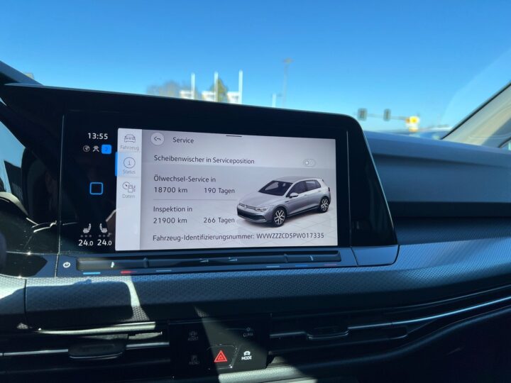 Abbildung Fahrzeugdetailansicht Volkswagen Golf - Nr. 27