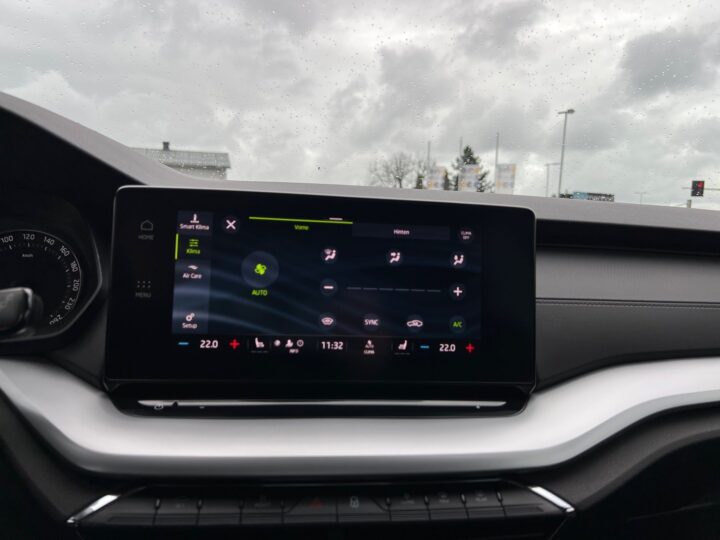 Abbildung Fahrzeugdetailansicht Skoda Octavia - Nr. 24