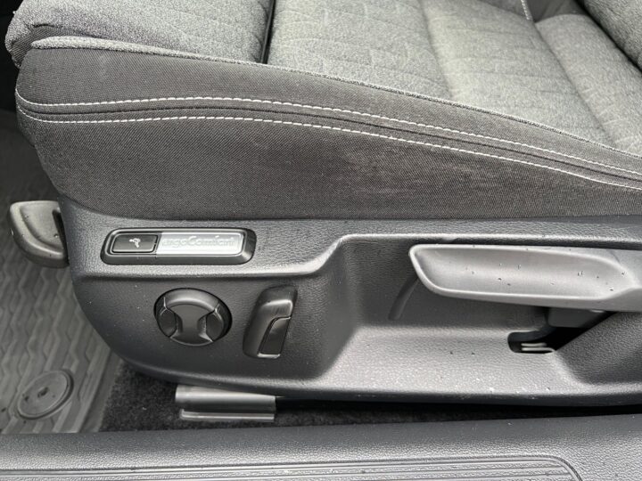 Abbildung Fahrzeugdetailansicht Volkswagen Passat Variant - Nr. 31