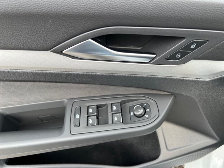 Abbildung Fahrzeugdetailansicht Volkswagen Golf Variant - Nr. 29