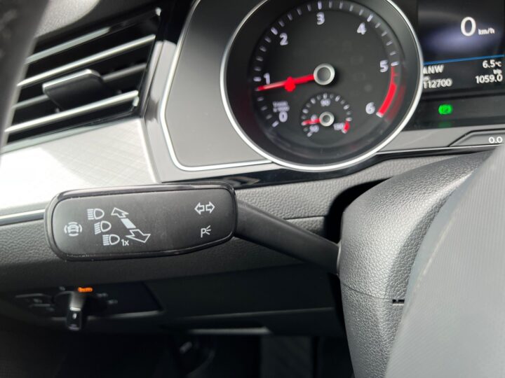 Abbildung Fahrzeugdetailansicht Volkswagen Passat Variant - Nr. 42