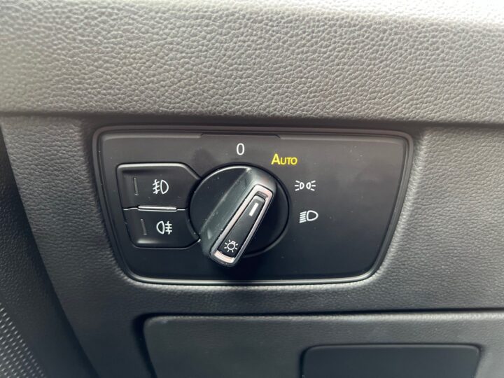 Abbildung Fahrzeugdetailansicht Volkswagen Passat Variant - Nr. 44