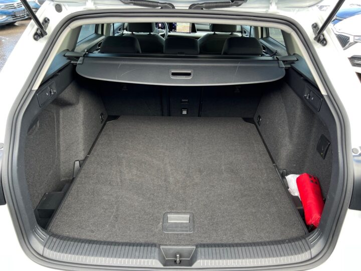 Abbildung Fahrzeugdetailansicht Volkswagen Golf Variant - Nr. 13