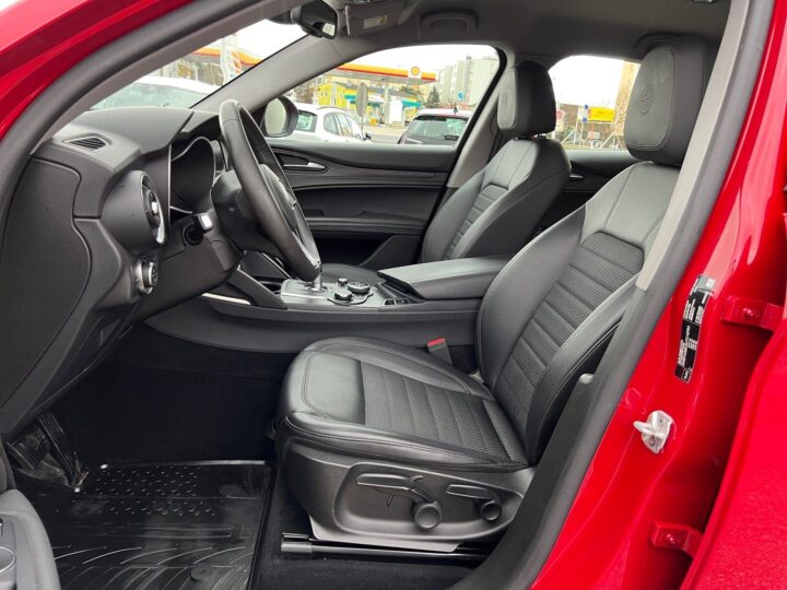 Abbildung Fahrzeugdetailansicht Alfa Romeo Stelvio - Nr. 12