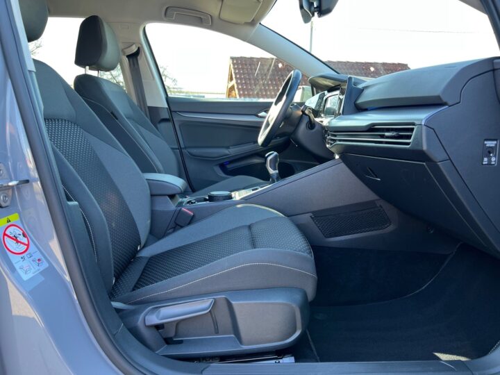 Abbildung Fahrzeugdetailansicht Volkswagen Golf - Nr. 33