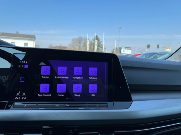 Abbildung Fahrzeugdetailansicht Volkswagen Golf Variant - Nr. 18