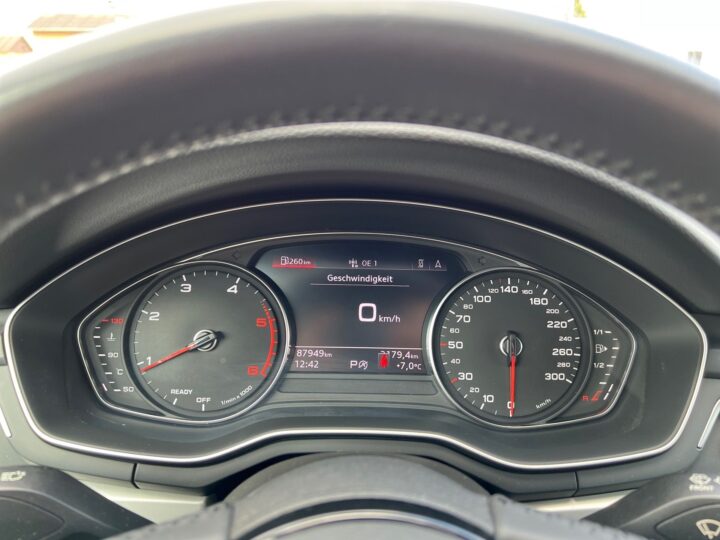 Abbildung Fahrzeugdetailansicht Audi A4 - Nr. 16