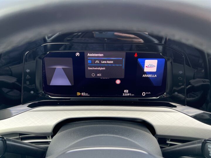 Abbildung Fahrzeugdetailansicht Volkswagen Golf Variant - Nr. 16