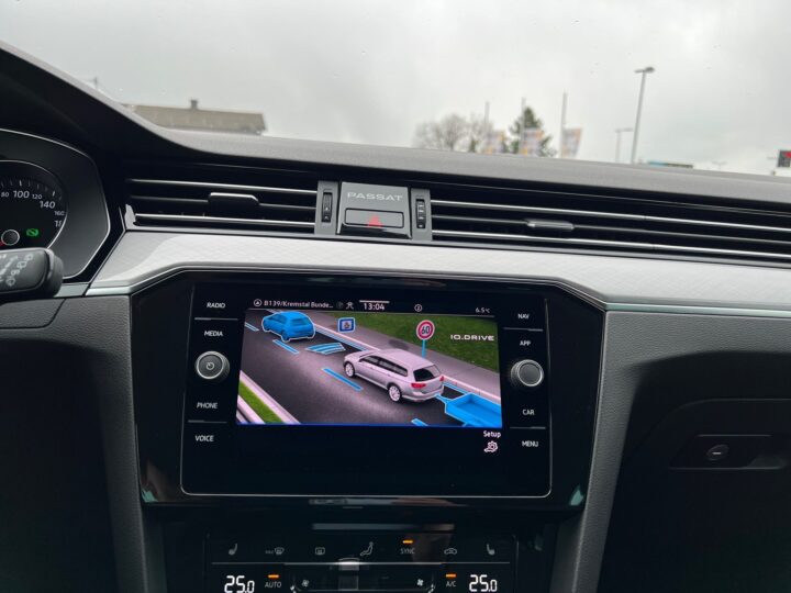 Abbildung Fahrzeugdetailansicht Volkswagen Passat Variant - Nr. 23