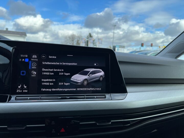 Abbildung Fahrzeugdetailansicht Volkswagen Golf Variant - Nr. 25