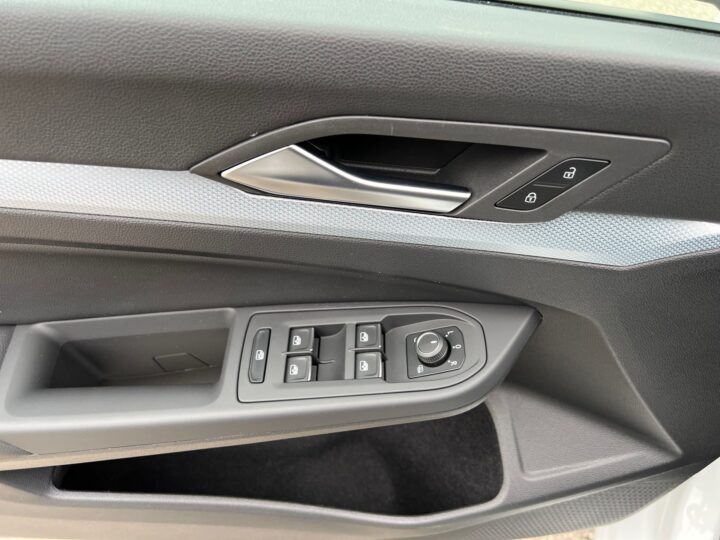 Abbildung Fahrzeugdetailansicht Volkswagen Golf - Nr. 31