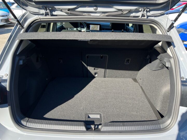 Abbildung Fahrzeugdetailansicht Volkswagen Golf - Nr. 14