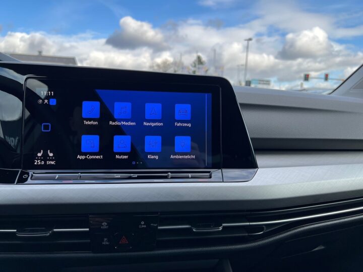 Abbildung Fahrzeugdetailansicht Volkswagen Golf Variant - Nr. 17