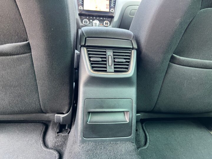 Abbildung Fahrzeugdetailansicht Skoda Octavia - Nr. 32