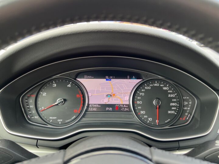 Abbildung Fahrzeugdetailansicht Audi A4 - Nr. 17