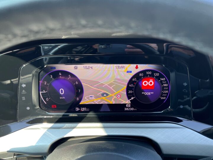 Abbildung Fahrzeugdetailansicht Volkswagen Golf Variant - Nr. 16