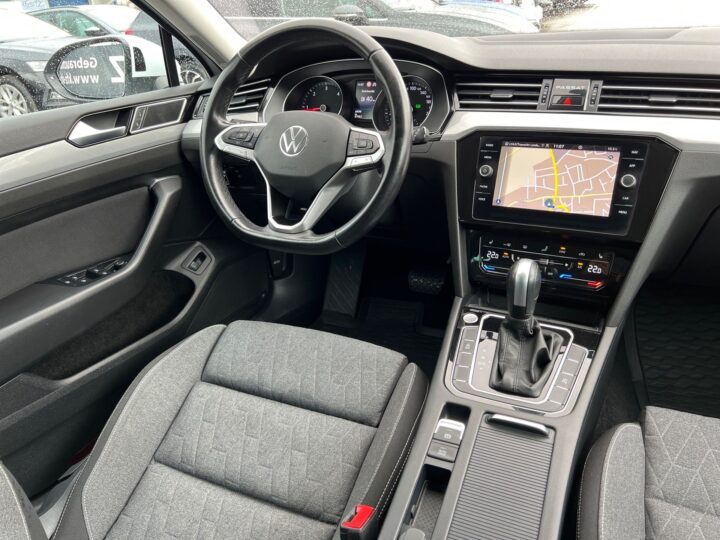 Abbildung Fahrzeugdetailansicht Volkswagen Passat Variant - Nr. 11