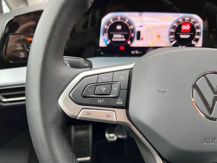 Abbildung Fahrzeugdetailansicht Volkswagen Golf - Nr. 40