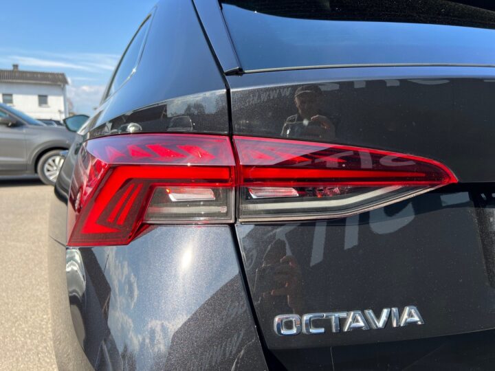 Abbildung Fahrzeugdetailansicht Skoda Octavia - Nr. 38