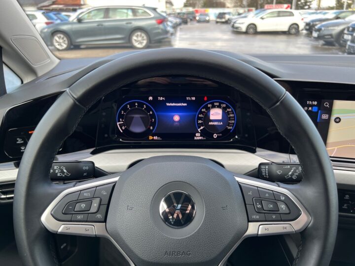 Abbildung Fahrzeugdetailansicht Volkswagen Golf Variant - Nr. 14