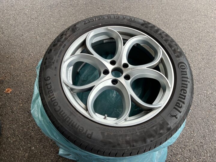 Abbildung Fahrzeugdetailansicht Alfa Romeo Stelvio - Nr. 14