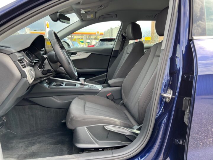 Abbildung Fahrzeugdetailansicht Audi A4 - Nr. 12