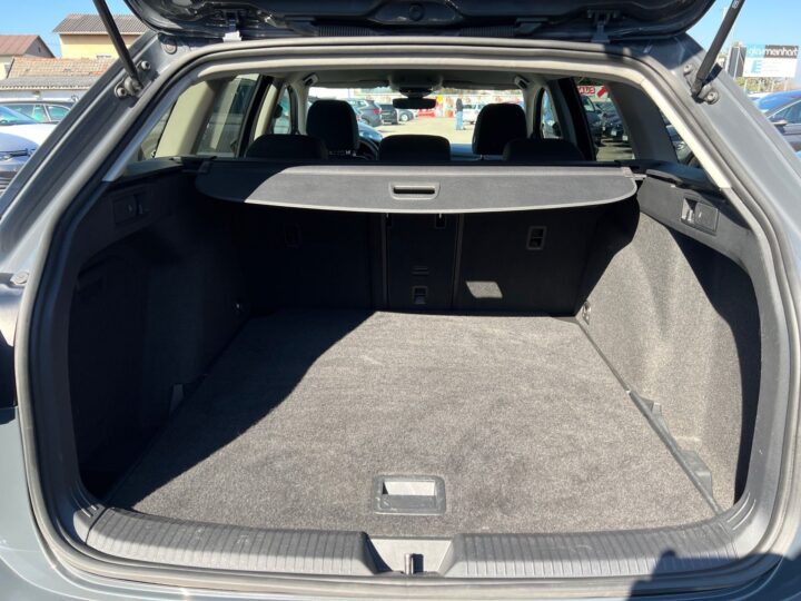 Abbildung Fahrzeugdetailansicht Volkswagen Golf Variant - Nr. 13