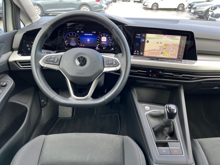 Abbildung Fahrzeugdetailansicht Volkswagen Golf Variant - Nr. 9