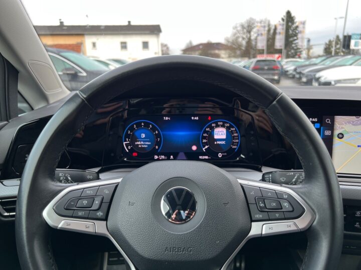 Abbildung Fahrzeugdetailansicht Volkswagen Golf - Nr. 15
