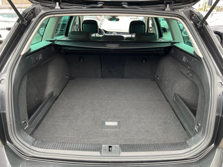 Abbildung Fahrzeugdetailansicht Volkswagen Passat Variant - Nr. 14