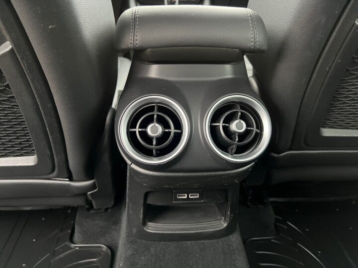 Abbildung Fahrzeugdetailansicht Alfa Romeo Stelvio - Nr. 29