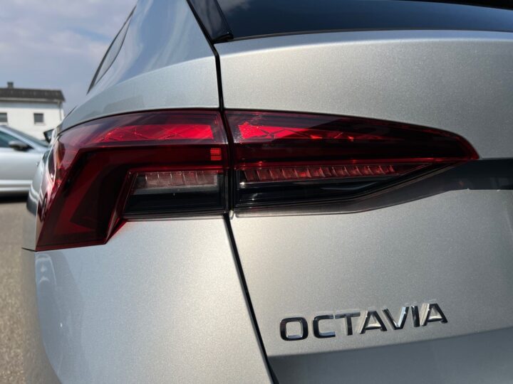 Abbildung Fahrzeugdetailansicht Skoda Octavia - Nr. 36