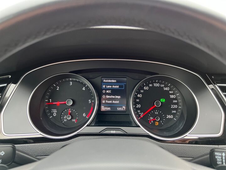 Abbildung Fahrzeugdetailansicht Volkswagen Passat Variant - Nr. 17