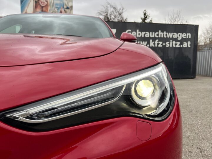 Abbildung Fahrzeugdetailansicht Alfa Romeo Stelvio - Nr. 33