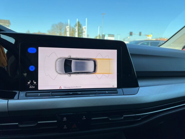 Abbildung Fahrzeugdetailansicht Volkswagen Golf Variant - Nr. 28