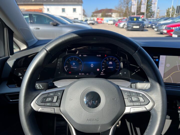 Abbildung Fahrzeugdetailansicht Volkswagen Golf - Nr. 15