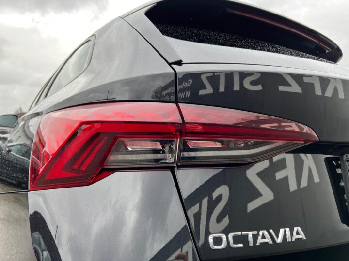 Abbildung Fahrzeugdetailansicht Skoda Octavia - Nr. 37