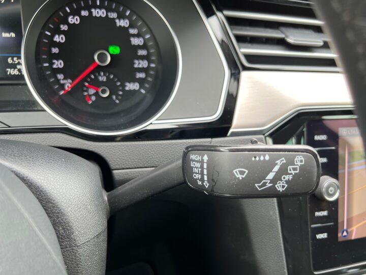 Abbildung Fahrzeugdetailansicht Volkswagen Passat Variant - Nr. 42