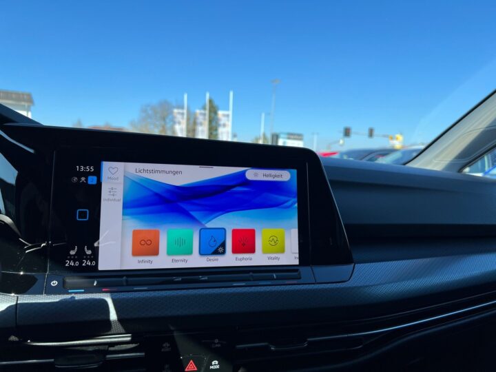 Abbildung Fahrzeugdetailansicht Volkswagen Golf - Nr. 23